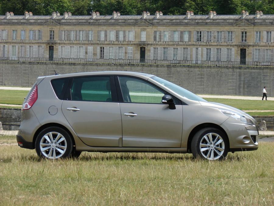  Renault Scenic 2009 года  (фото 20 из 44)